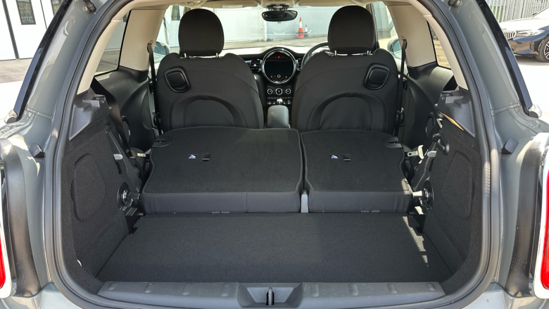 MINI Hatchback 2.0 Cooper S Classic 3dr Petrol Hatchback